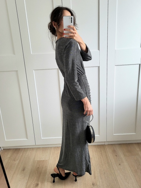 Srebrna brokatowa sukienka z długim rękawem Auris Srebrna brokatowa sukienka z długim rękawem Auris