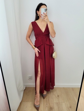 Bordowa długa sukienka wiązana w talii