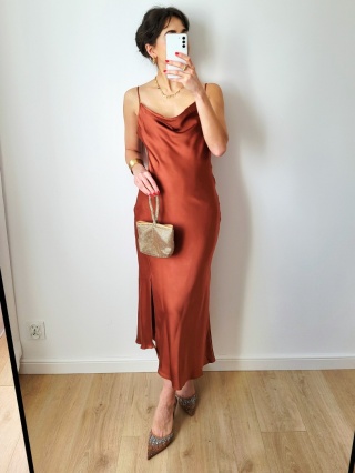 Brązowa satynowa sukienka midi M