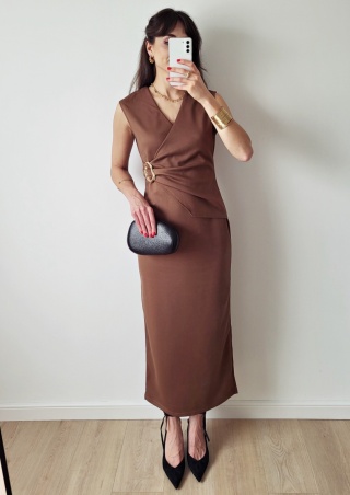 Channel brązowa sukienka midi ołówkowa