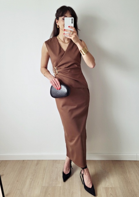 Channel brązowa sukienka midi ołówkowa