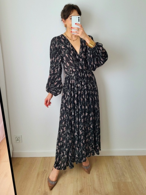 Czarna długa sukienka w kwiaty
