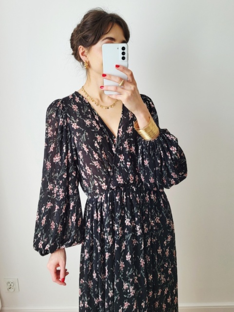 Czarna długa sukienka w kwiaty