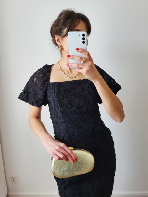 Czarna koronkowa sukienka midi S