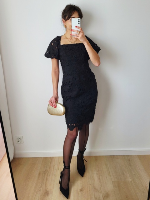 Czarna koronkowa sukienka midi S
