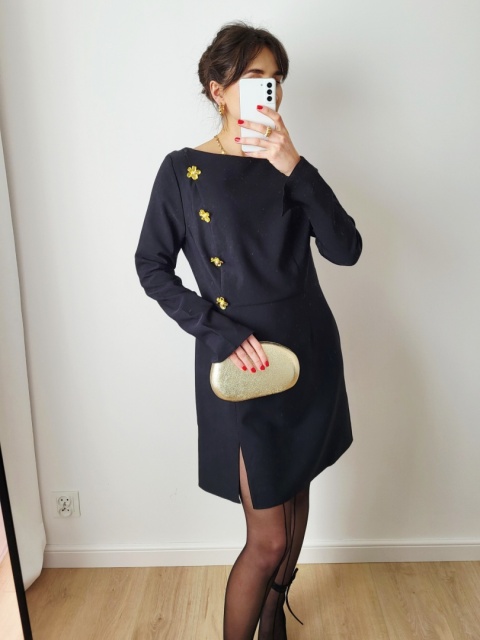 Czarna prosta krótka sukienka z kwiatową aplikacją XL