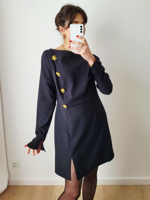 Czarna prosta krótka sukienka z kwiatową aplikacją XL