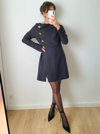 Czarna prosta krótka sukienka z kwiatową aplikacją XL