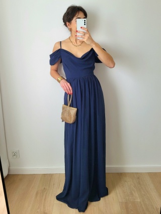 Granatowa długa sukienka z opadającymi ramionami S