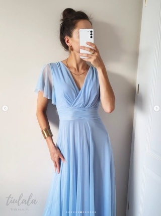 Latika tiulowa sukienka maxi niebieska
