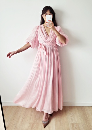 Lilie różowa sukienka z efektem tafli