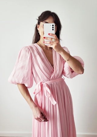 Lilie różowa sukienka z efektem tafli