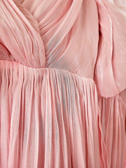 Lilie różowa sukienka z efektem tafli