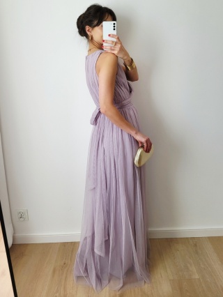 Liliowa tiulowa sukienka maxi z wiązaniem L