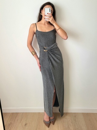 Loren brokatowa sukienka z delikatnym rozcięciem