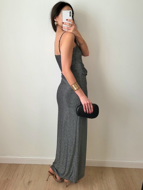 Loren srebrna brokatowa sukienka z delikatnym rozcięciem