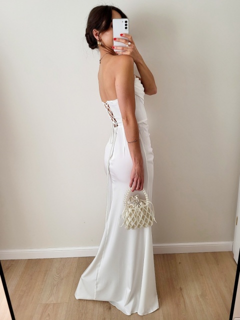 Marie gorsetowa suknia ślubna o prostym kroju z delikatnym rozcięciem