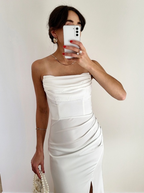 Marie gorsetowa suknia ślubna o prostym kroju z delikatnym rozcięciem