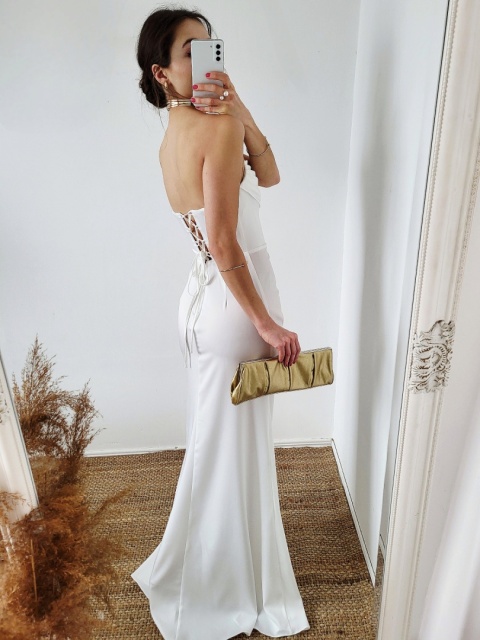 Marie gorsetowa suknia ślubna o prostym kroju z delikatnym rozcięciem