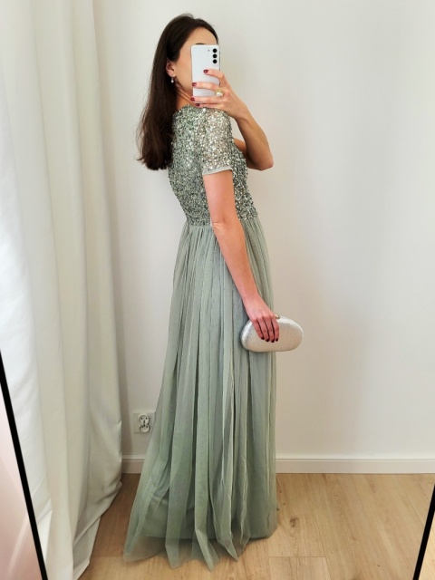 Miętowa długa sukienka tiulowa zdobiona cekinami