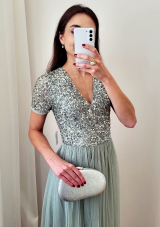 Miętowa długa zdobiona sukienka z tiulowym dołem