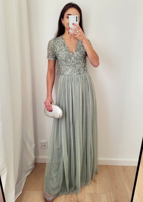 Miętowa długa zdobiona sukienka z tiulowym dołem