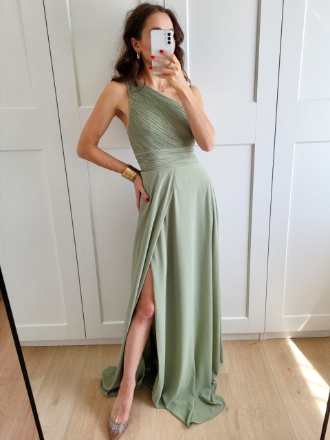 Pistacjowa długa sukienka na jedno ramie Nadia