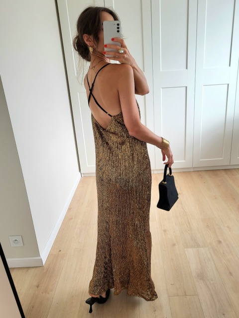 Złota cekinowa sukienka maxi odkryte plecy