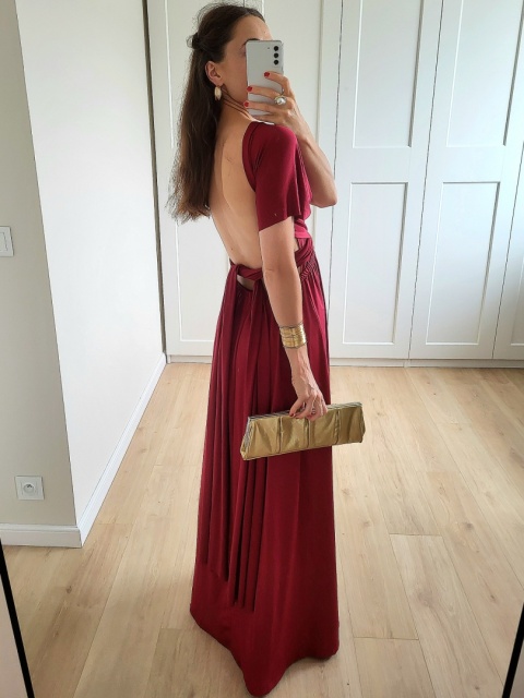 Bordowa długa sukienka wiązana manyway