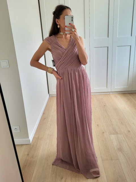 Różowa długa sukienka pudrowy róż