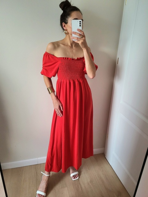 Czerwona sukienka z marszczoną górą