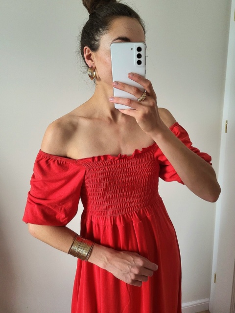 Czerwona sukienka z marszczoną górą