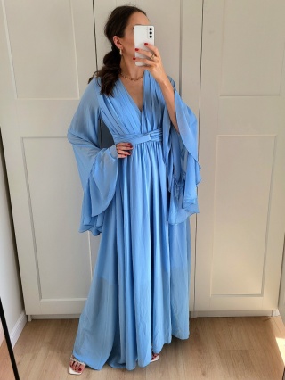 Niebieska sukienka z długim rękawem w stylu boho