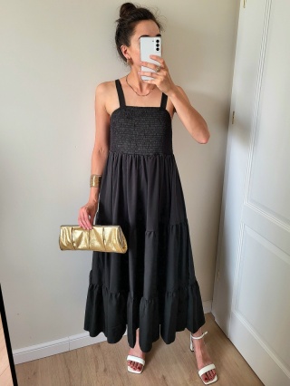 Czarna sukienka na ramiączkach z marszczeniem