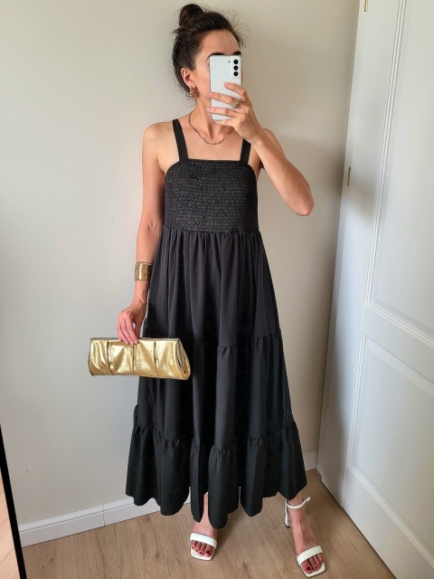 Czarna sukienka na ramiączkach z marszczeniem