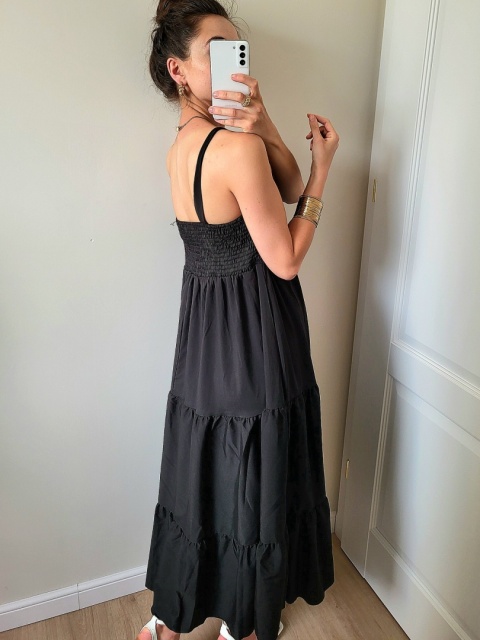 Czarna sukienka na ramiączkach z marszczeniem