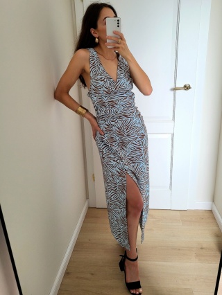 Dopasowana sukienka w zwierzęcym princie