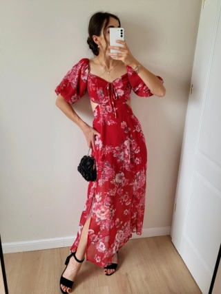 Czerwona szyfonowa sukienka w kwiaty