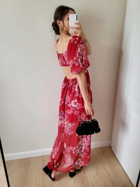 Czerwona szyfonowa sukienka w kwiaty