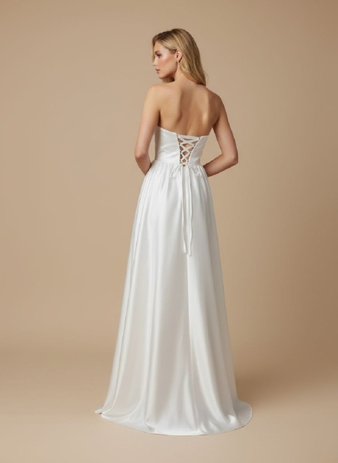 Renee Suknia Ślubna z gorsetem rozkloszowana