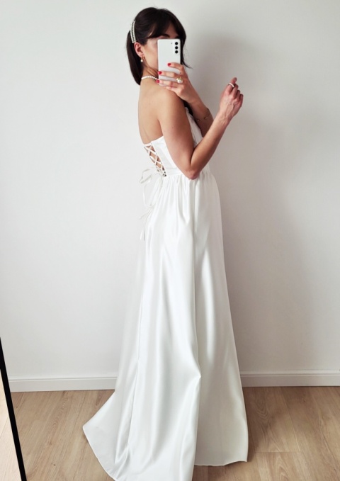 Renee Suknia Ślubna z gorsetem rozkloszowana