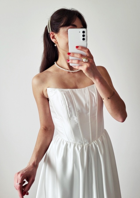 Renee Suknia Ślubna z gorsetem rozkloszowana