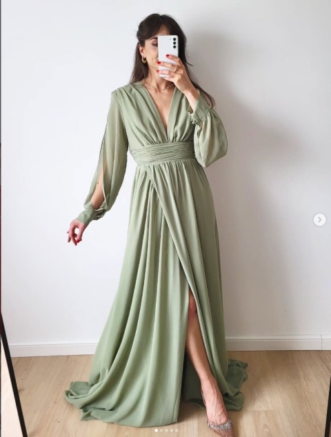 Rosa pistacjowa sukienka z delikatnym rocięciem plus size