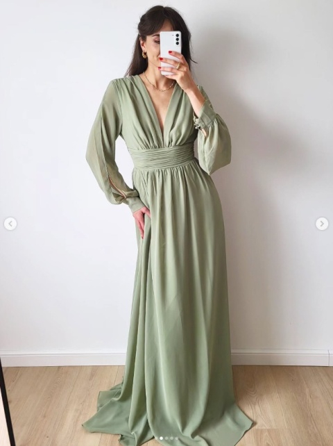 Rosa pistacjowa sukienka z delikatnym rocięciem plus size