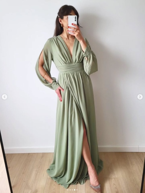 Rosa pistacjowa sukienka z delikatnym rocięciem plus size