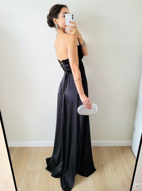 Satini czarna długa sukienka z gorsetem rozkloszowana