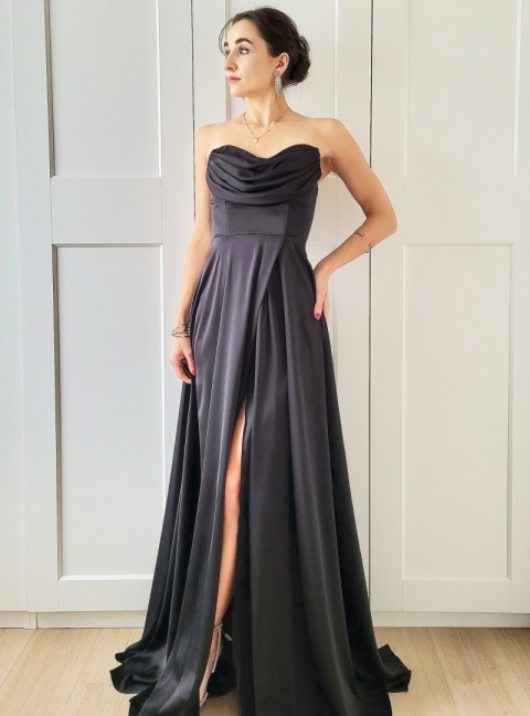 Satini czarna długa sukienka z gorsetem rozkloszowana