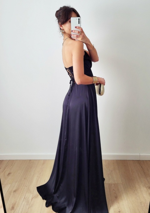 Satini czarna długa sukienka z gorsetem rozkloszowana