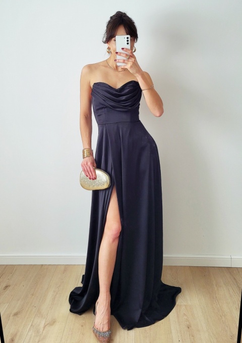 Satini czarna długa sukienka z gorsetem rozkloszowana