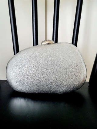 Srebrna torebka kopertówka Silver Glow